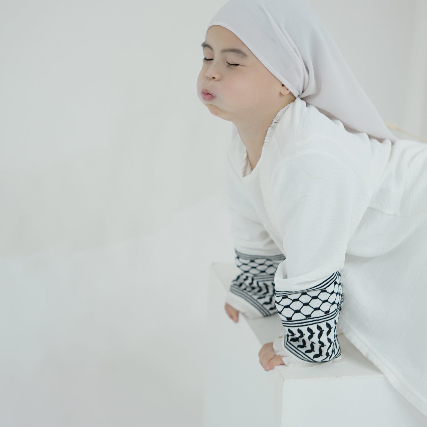 Exquisite Embroidery Tassel Children's Robe Abaya